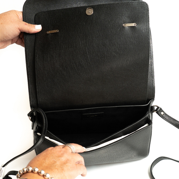 Yves Saint Laurent Black Leather Flap bag - Picture 6 of 8